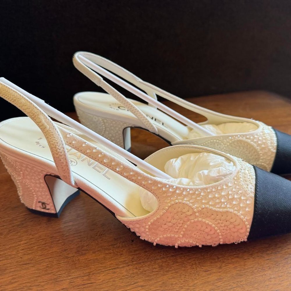 BNWT Rare Chanel White Beaded Pearl Strass Slingback Heels 38